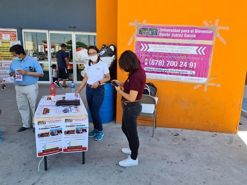 Promocionan en centros comerciales ingreso a la Universidad para el Bienestar Benito Ju&aacute;rez Garc&iacute;a