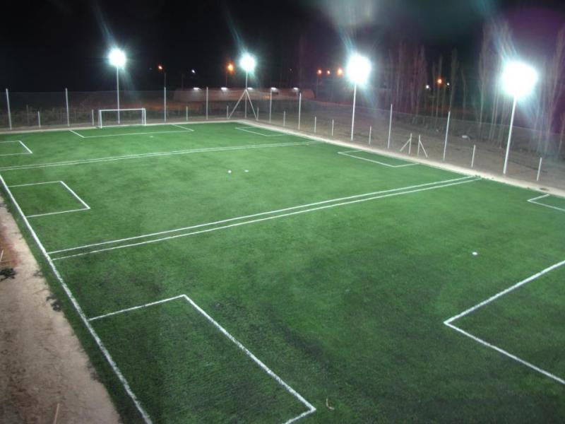 Porra y jugadoras agreden a &aacute;rbitro de futbol r&aacute;pido tras detener un partido a punto de estallar en ri&ntilde;a