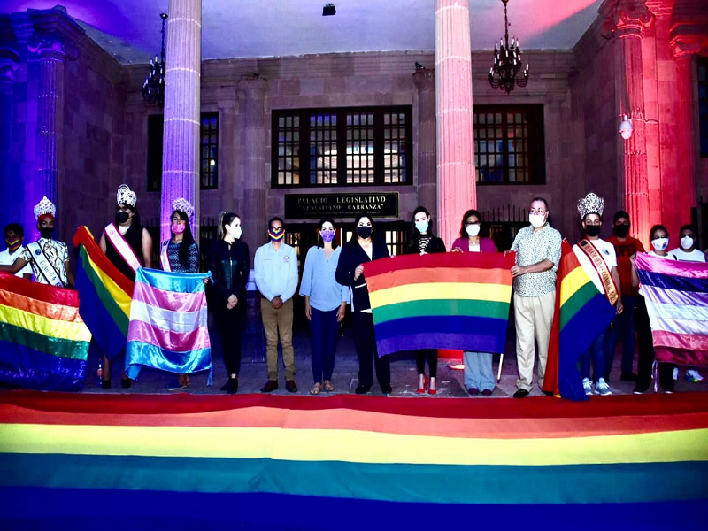 Participa Coahuila en encedido de luces del Palacio del Congreso en conmemoraci&oacute;n del orgullo LGBTTTIQ+