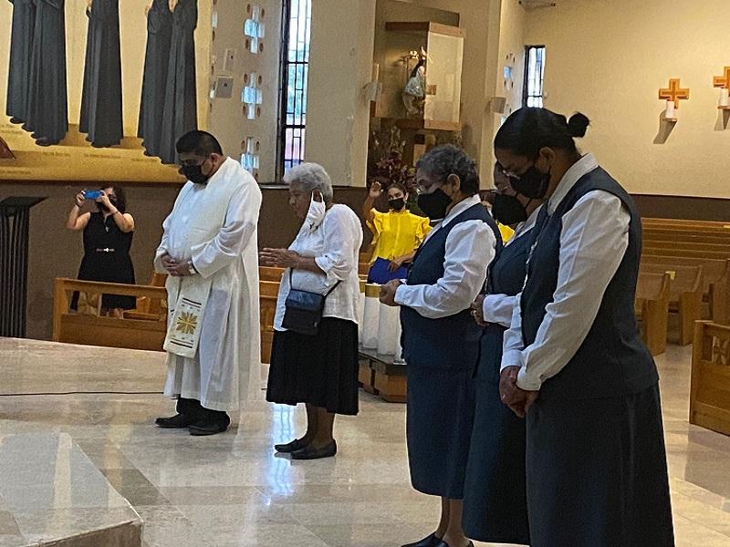 Entrega obispo de Piedras Negras medalla In Caritate 2021 a religiosas y catequista por su valiosa aportaci&oacute;n a los fieles (video)