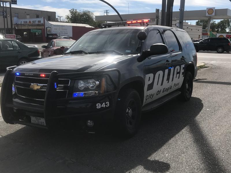 Policía de Eagle Pass recuperó una camioneta robada y detuvo al responsable