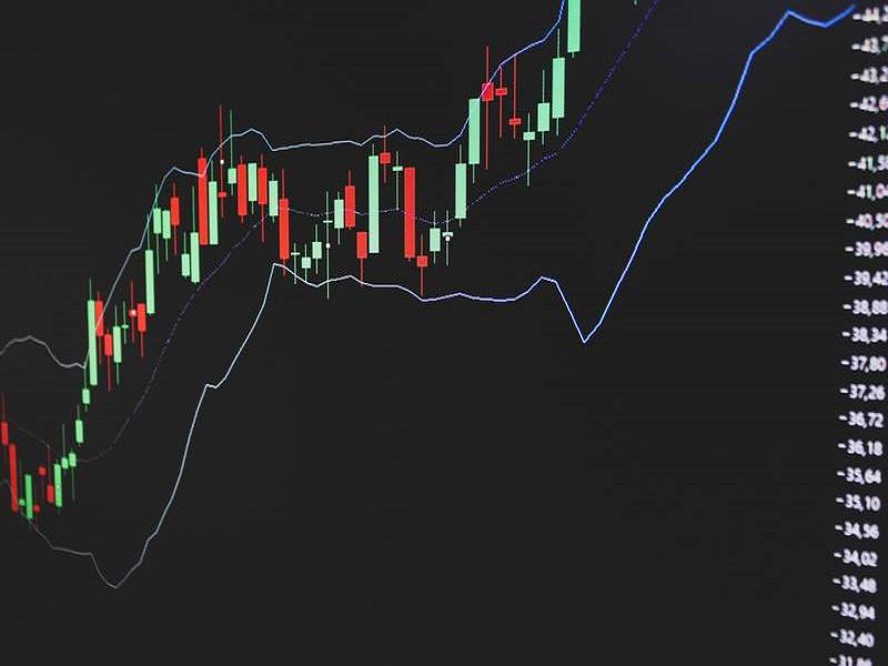 Caen bolsas de EU y M&eacute;xico ante alza de contagios de COVID-19 y temor por variante Delta 