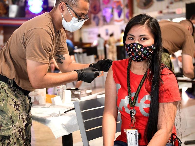 Continúan jornadas sabatinas de vacunación antiCovid en el Mall de Las Águilas 