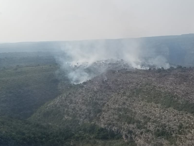 Sofocan incendio forestal en la Sierra de Santa Eulalia cerca de Acu&ntilde;a