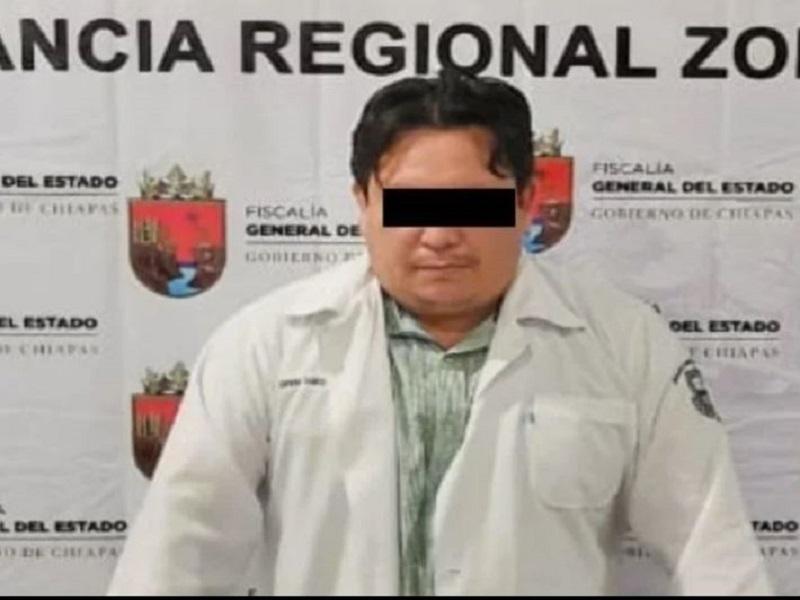 Detienen a falso médico que aplicaba suero como vacunas COVID-19 en Chiapas