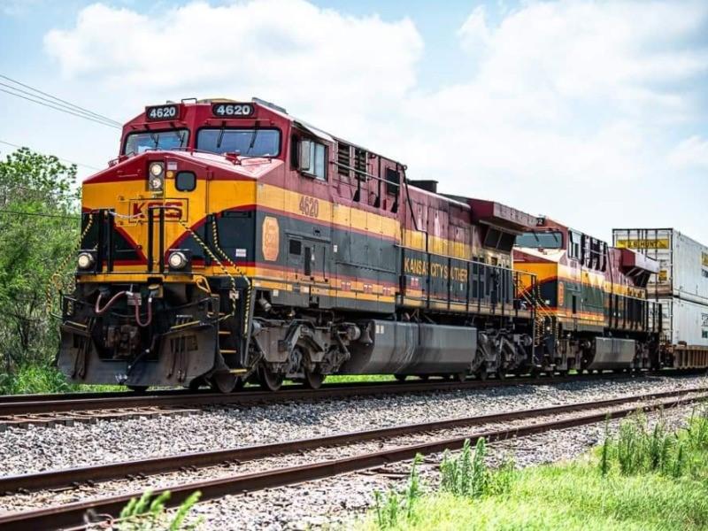 Tren amputa pierna a mujer indocumentada al norte de Eagle Pass
