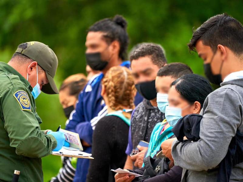 Busca EUA agilizar asilos y deportaciones de migrantes en la frontera con M&eacute;xico