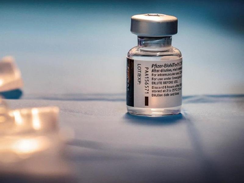 Tercera dosis de Pfizer eleva hasta 11 veces protecci&oacute;n contra variante Delta del COVID-19, seg&uacute;n estudio preliminar 