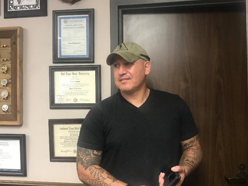 Patrulleros del Sheriff del condado de Maverick reciben entrenamiento militar para defensa personal