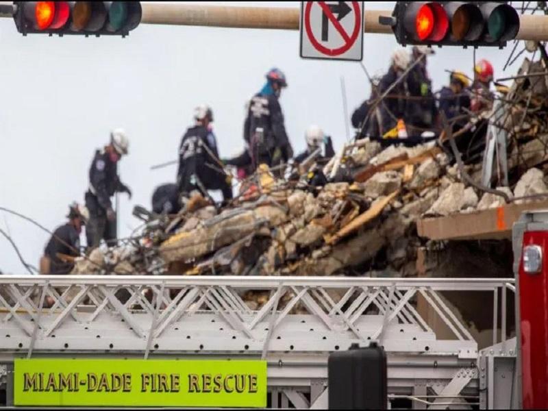 Suspenden b&uacute;squeda de v&iacute;ctimas en edificio colapsado en Surfside, suman 18 muertos y 145 desaparecidos
