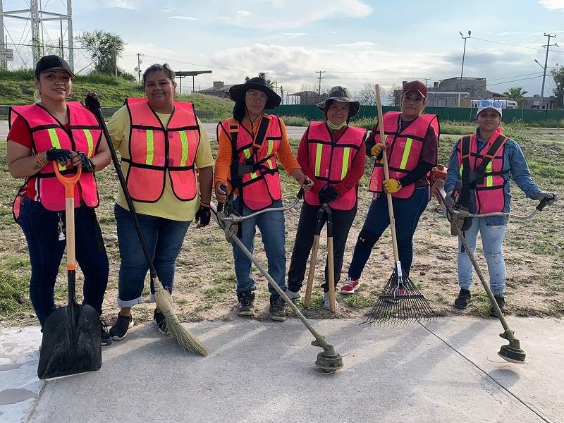 Imagen Urbana brinda mantenimiento a plazas p&uacute;blicas con cuadrilla integrada por mujeres 