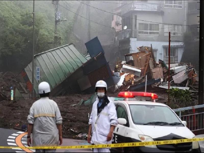 Deslaves tras fuertes lluvias dejan al menos 19 desaparecidos en Japón