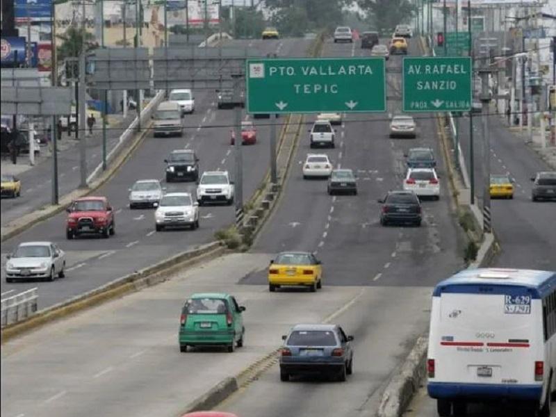 Veh&iacute;culos for&aacute;neos deber&aacute;n tramitar pase de estancia temporal para transitar por Jalisco