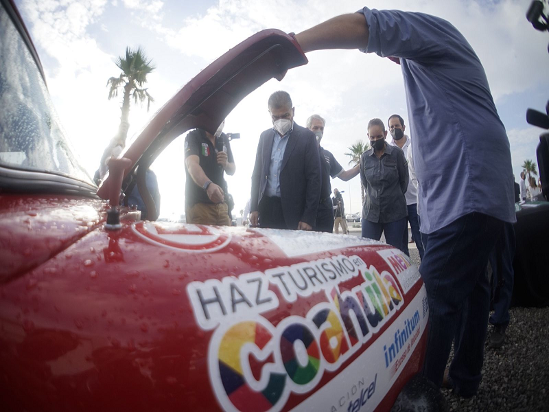 Gobernador Riquelme destapa carro de Carrera Panamericana 2021