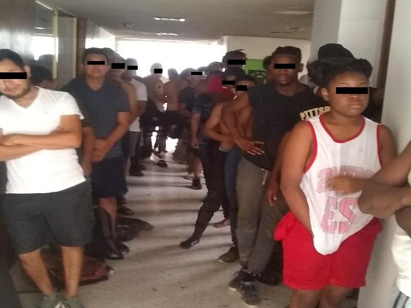 Aseguran 47 migrantes que estaban hacinados en una casa del centro de Piedras Negras
