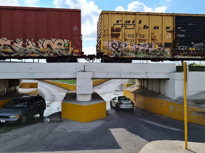 Por daño en trabe del puente ferroviario El Apenitas, Protección Civil evalúa cerrar paso inferior a la circulación vehicular