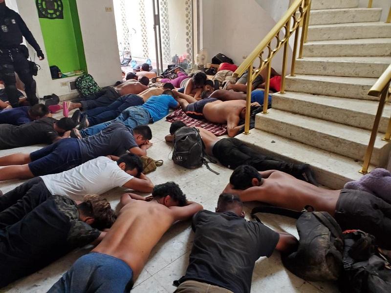 Rescatan a 46 migrantes hacinados en dos casas del centro de Piedras Negras, ambos inmuebles fueron clausurados 