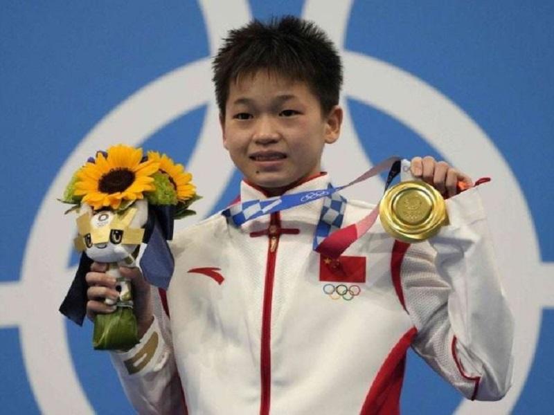 Clavadista china de 14 a&ntilde;os gana medalla de oro con clavados perfectos (video)