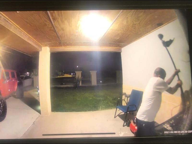 Difunden video de robo a domicilio en el sector Pueblo Nuevo, piden ayuda para identificar al ladr&oacute;n (video)