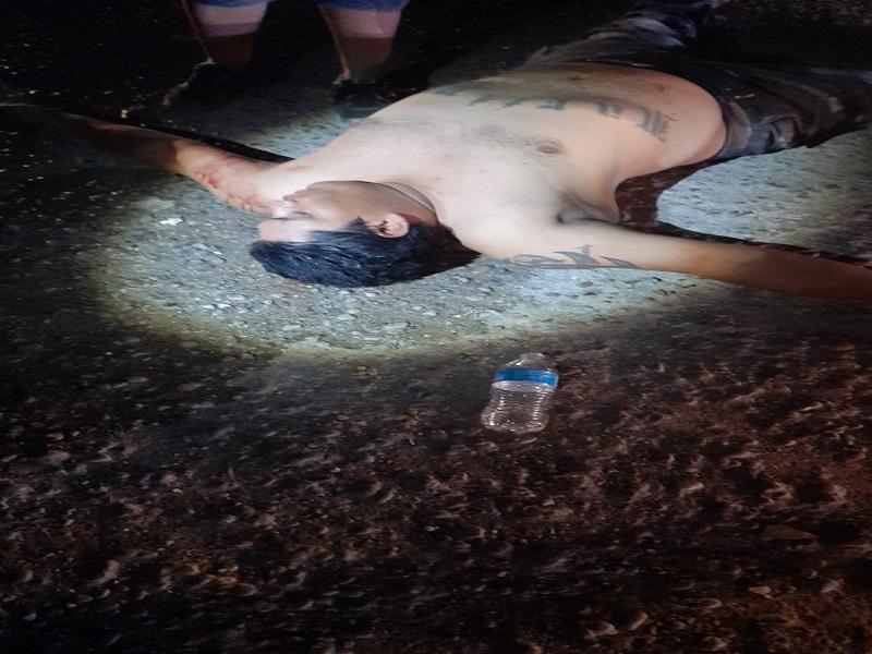 Ebrio tirado en la calle en Piedras Negras moviliza a corporaciones policiacas (video)