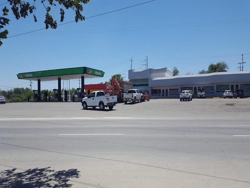 Extorsionan con más de 130 mil pesos a despachador de una gasolinera en Piedras Negras (video)