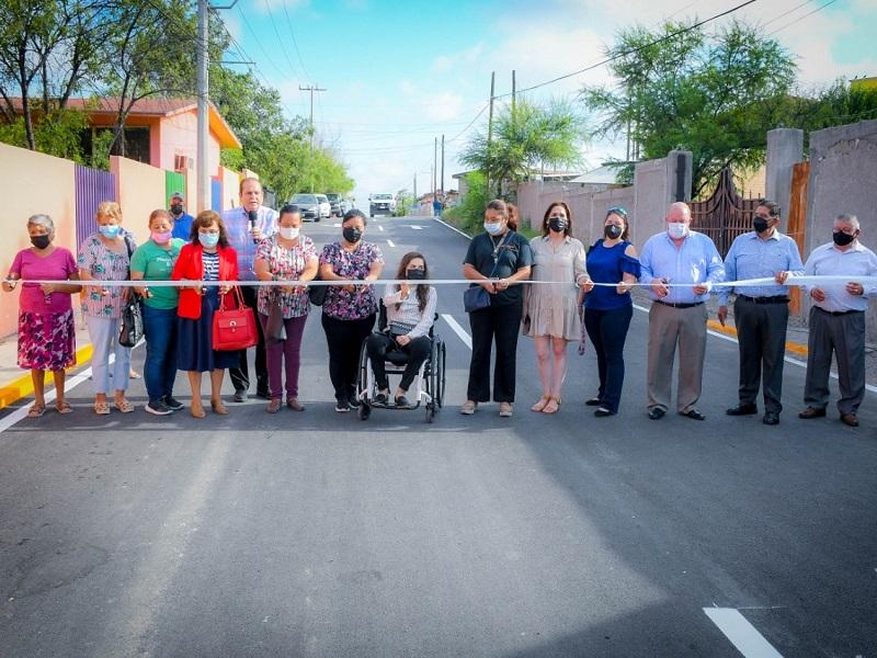 Alcalde Claudio Bres cumple a vecinos de la colonia Hidalgo, entrega calles con nuevo pavimento (video)