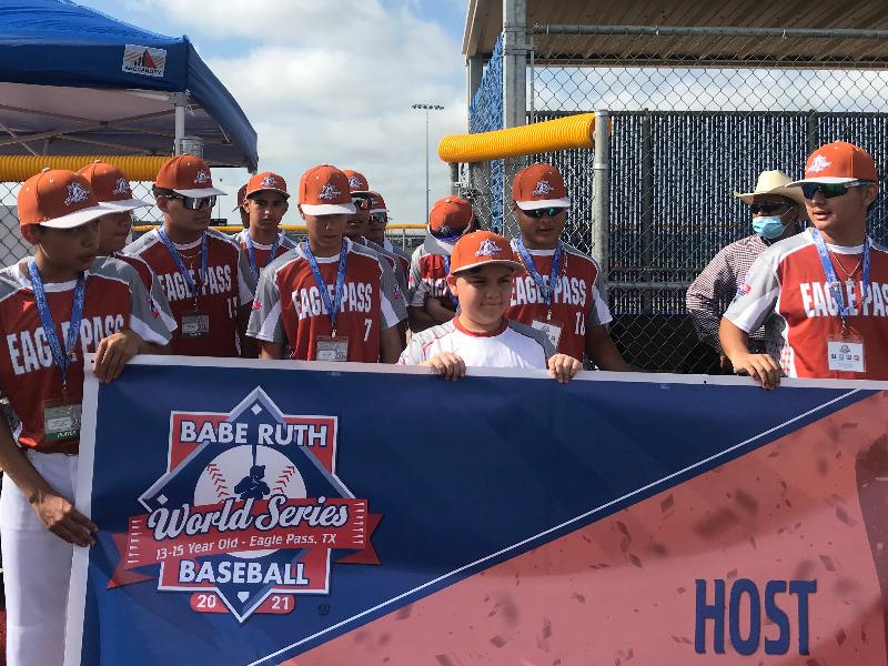 Inici&oacute; la Serie Mundial de Beisbol en Eagle Pass, estiman hay mil visitantes de diferentes ciudades de EU (video)