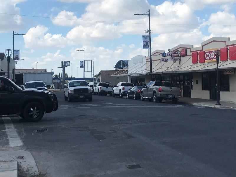 Dif&iacute;cil situaci&oacute;n enfrenta el comercio de Eagle Pass con extensi&oacute;n de restricciones en los puentes