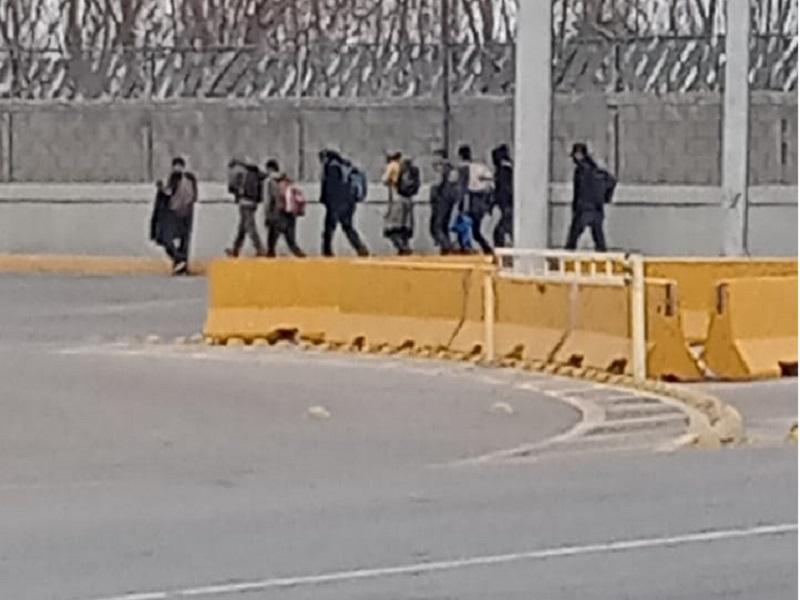 En 5 d&iacute;as deportaron a mil 772 migrantes por el Puente Internacional Dos de Eagle Pass hacia Piedras Negras