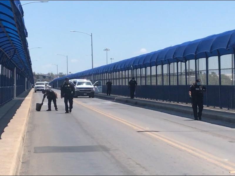 Cierran Puente Internacional Uno por operativo de agentes de Aduana por presencia de indocumentados 