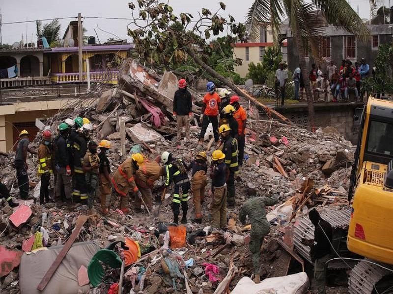 Se eleva a 1,941 la cifra de muertos tras terremoto en Hait&iacute;