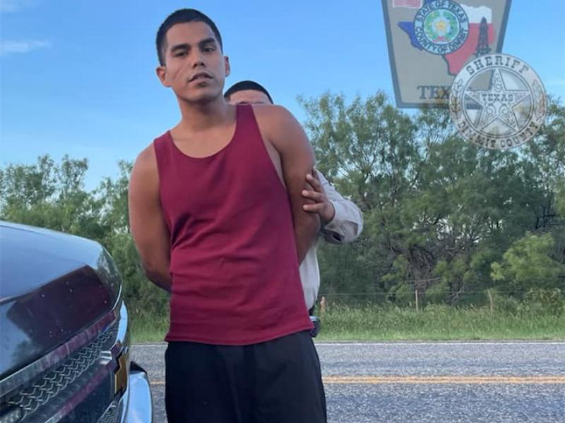 Arrestaron cerca de Carrizo Springs a peligroso traficante con 4 indocumentados, llevaba un arma y un machete