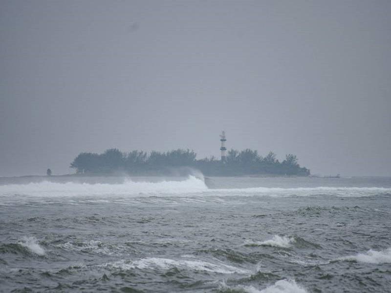 Huracán Grace se intensifica a categoría 3 frente a las costas de Veracruz
