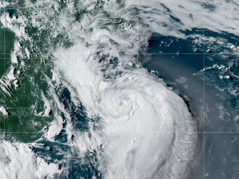 Henri se convierte en huracán rumbo al noreste de Estados Unidos