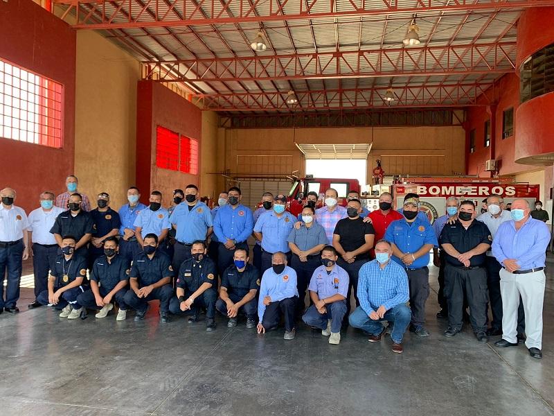 Alcalde CBG reconoce labor de los Bomberos de Piedras Negras en su d&iacute;a; les anuncia un est&iacute;mulo econ&oacute;mico