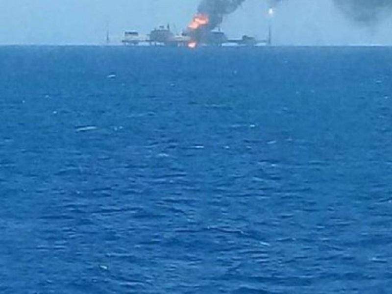 Reportan incendio en plataforma marina de Pemex en Campeche; está controlado