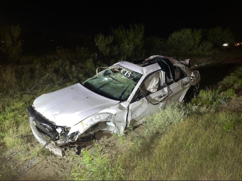 Persecución policiaca terminó en volcadura en Eagle Pass y el conductor de 17 años lesionado