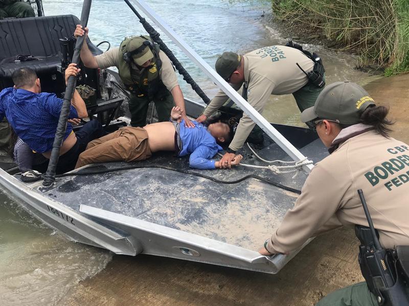 Van 87 indocumentados muertos en la región sur de Texas en lo que va del año (video)