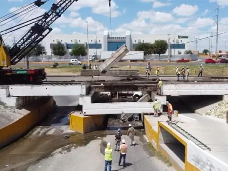 Ferromex reemplaza trabe da&ntilde;ada del Puente 1850, se parti&oacute; a la mitad cuando era retirada por la gr&uacute;a (video)