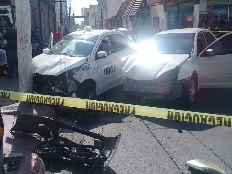 Tres lesionados y cuantiosos da&ntilde;os materiales dej&oacute; fuerte accidente en el centro de Piedras Negras