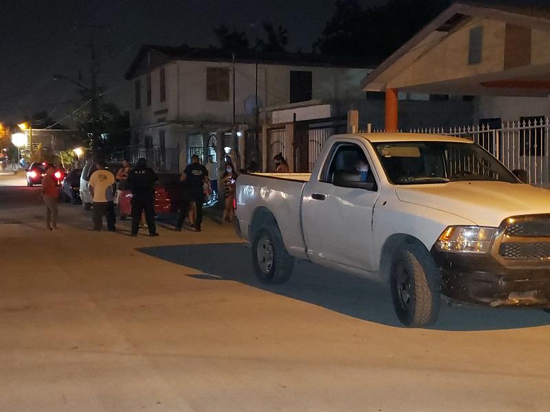 Moviliza a polic&iacute;as reporte de ri&ntilde;a de joven con su t&iacute;o en la colonia San Joaqu&iacute;n