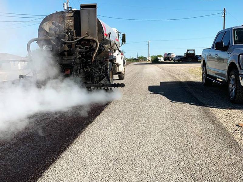 Condado de Maverick invertir&aacute; 2 MDD para reparar calles en los cuatro Precintos