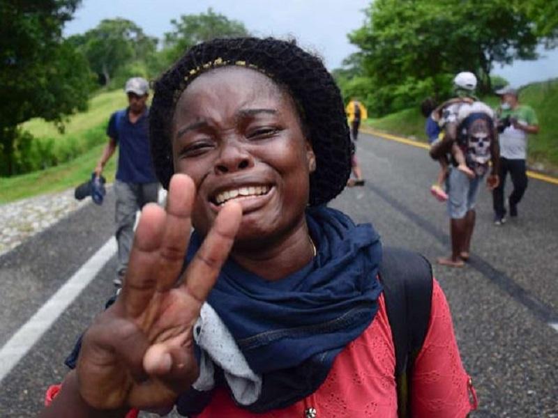 Desarticulan caravana de migrantes; los detienen mientras descansaban tras caminar 107 km