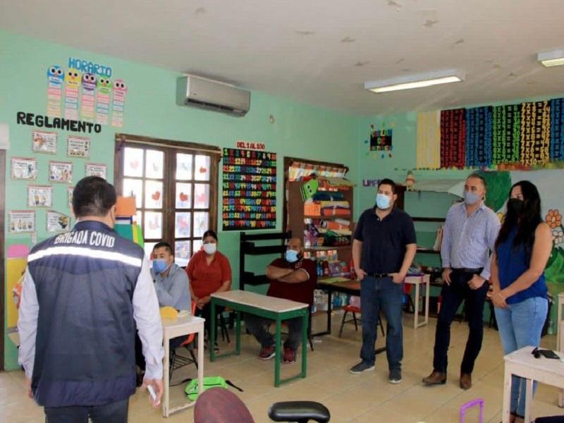 Suspenden clases en escuela de Guerrero tras caso positivo a Covid de una maestra
