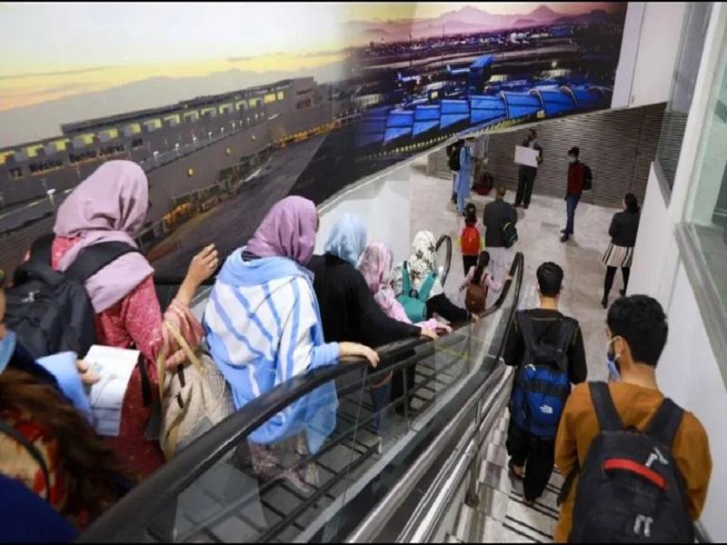 Recibe M&eacute;xico a otros 175 refugiados afganos