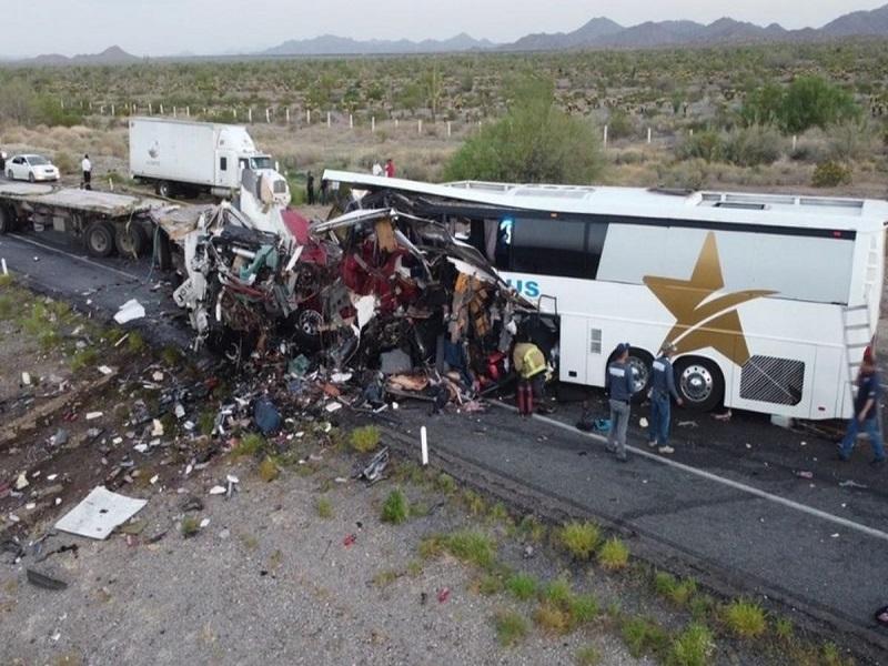 Carreterazo deja al menos 16 muertos y 22 heridos en Sonora