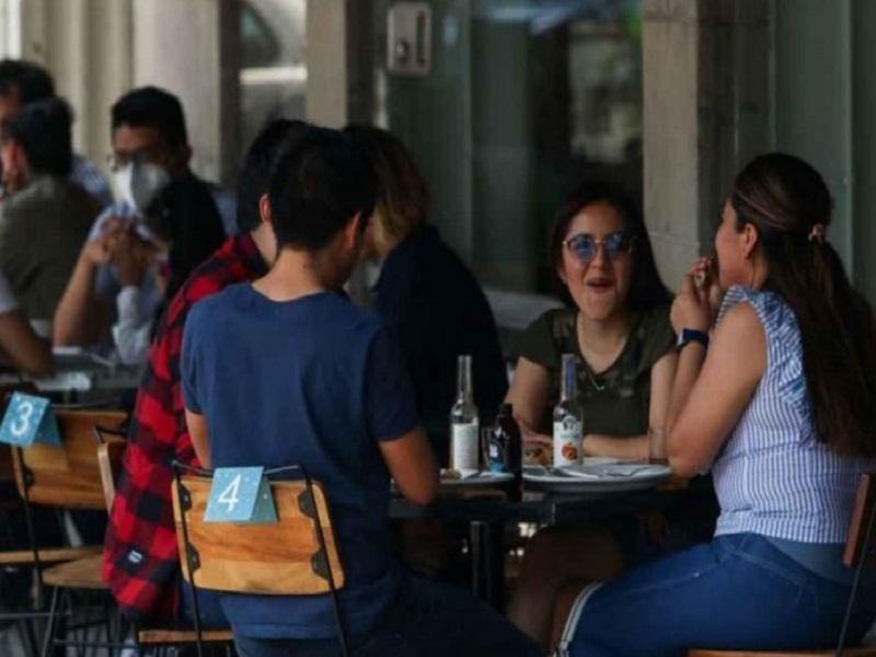 CDMX reabre bares con aforo del 50% tras regreso al sem&aacute;foro amarillo