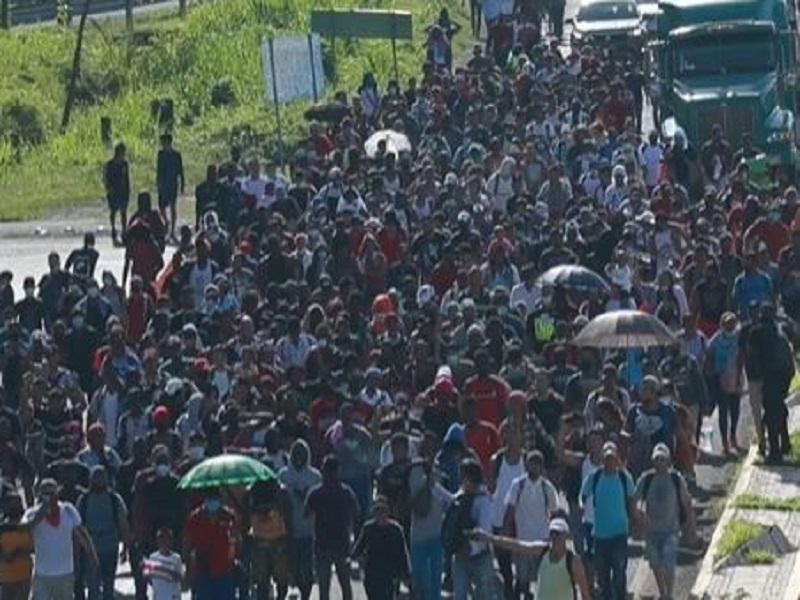 INM y Guardia Nacional disuelven cuarta caravana; migrantes se dispersan por caminos