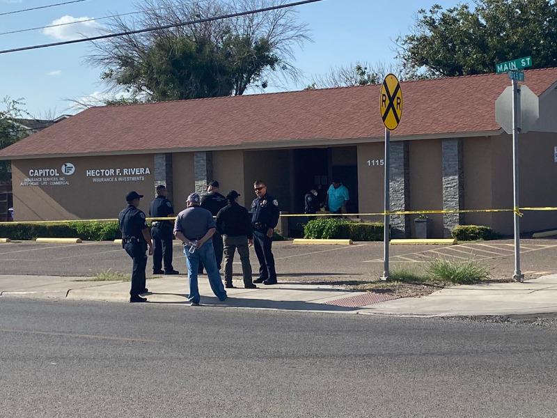 No ha sido identificada la mujer hallada muerta afuera de una oficina en Eagle Pass (video)