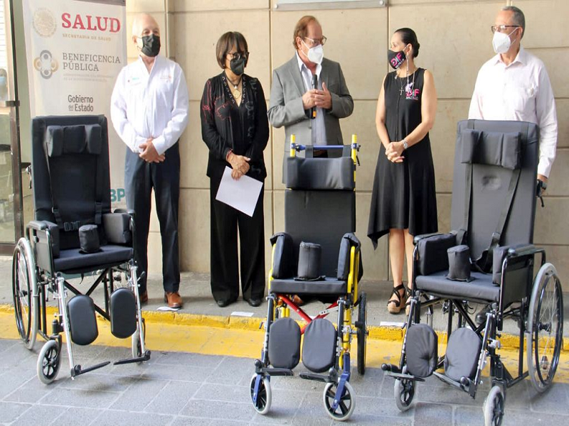 Beneficia DIF Coahuila con sillas especiales a menores con parálisis cerebral